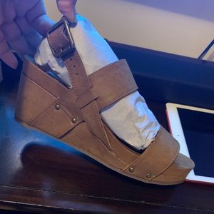 Wedge sandals size 7 new out the box